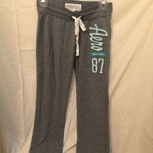 Aéropostale sweats